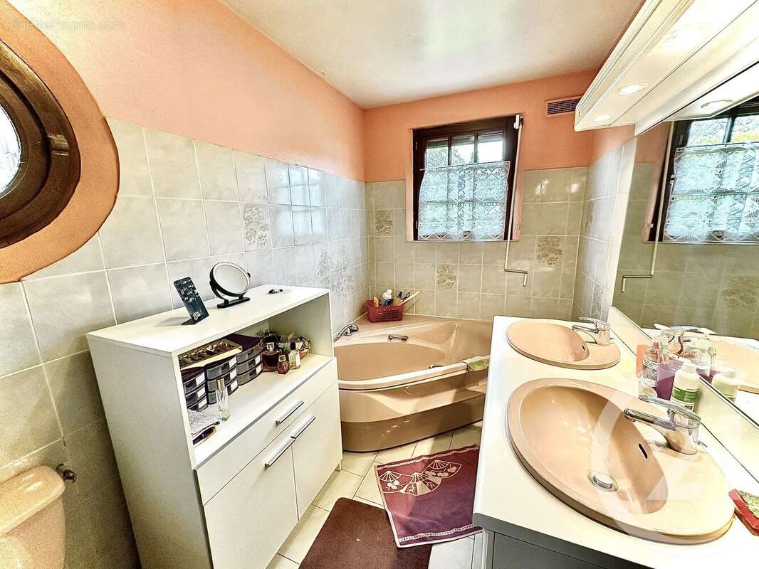 Maison à SAINT-ETIENNE-SOUS-BAILLEUL