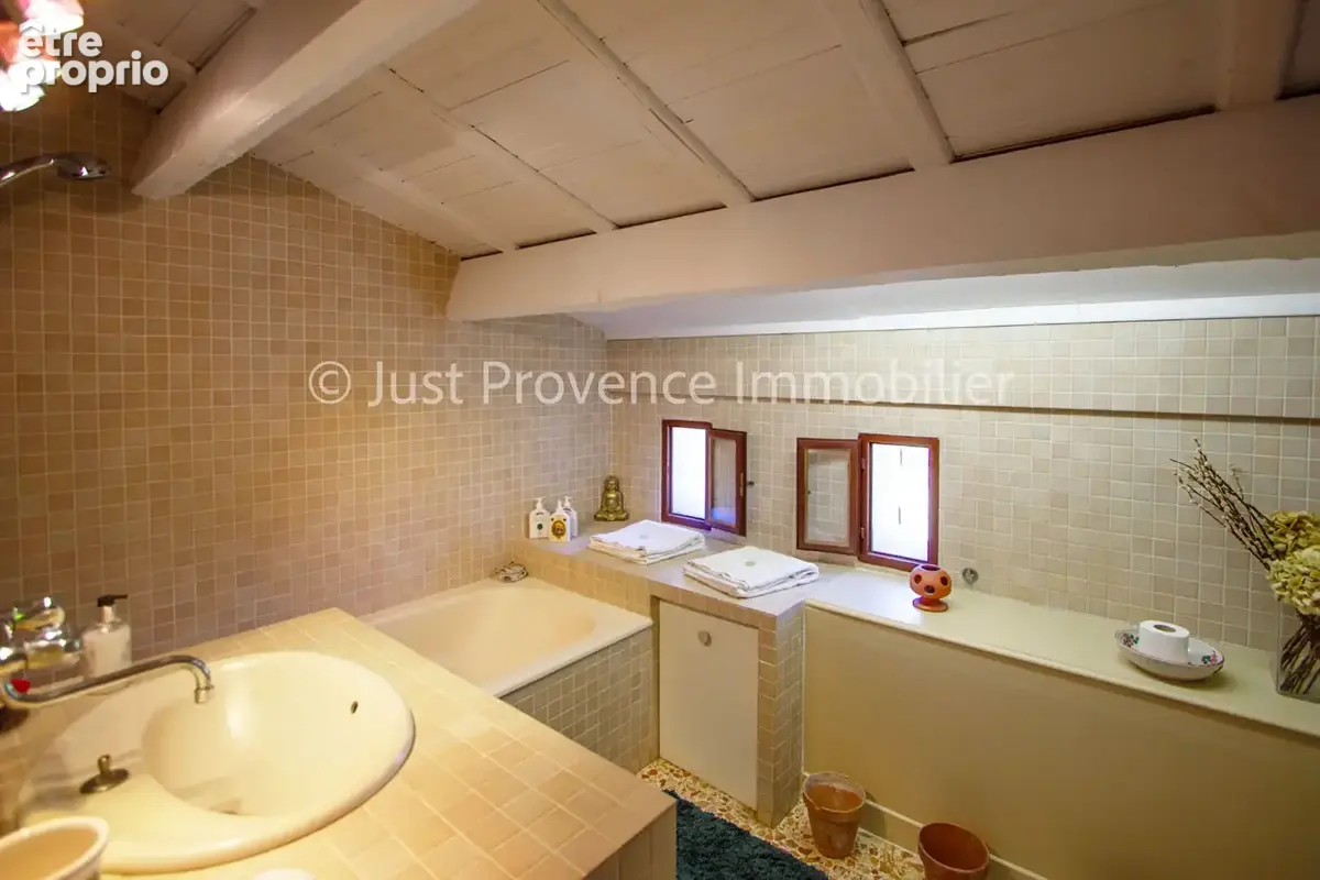 Maison Saint Hippolyte Le Graveyron 6 pièces 179 m2 avec garage sur 8685 m² - photo 16