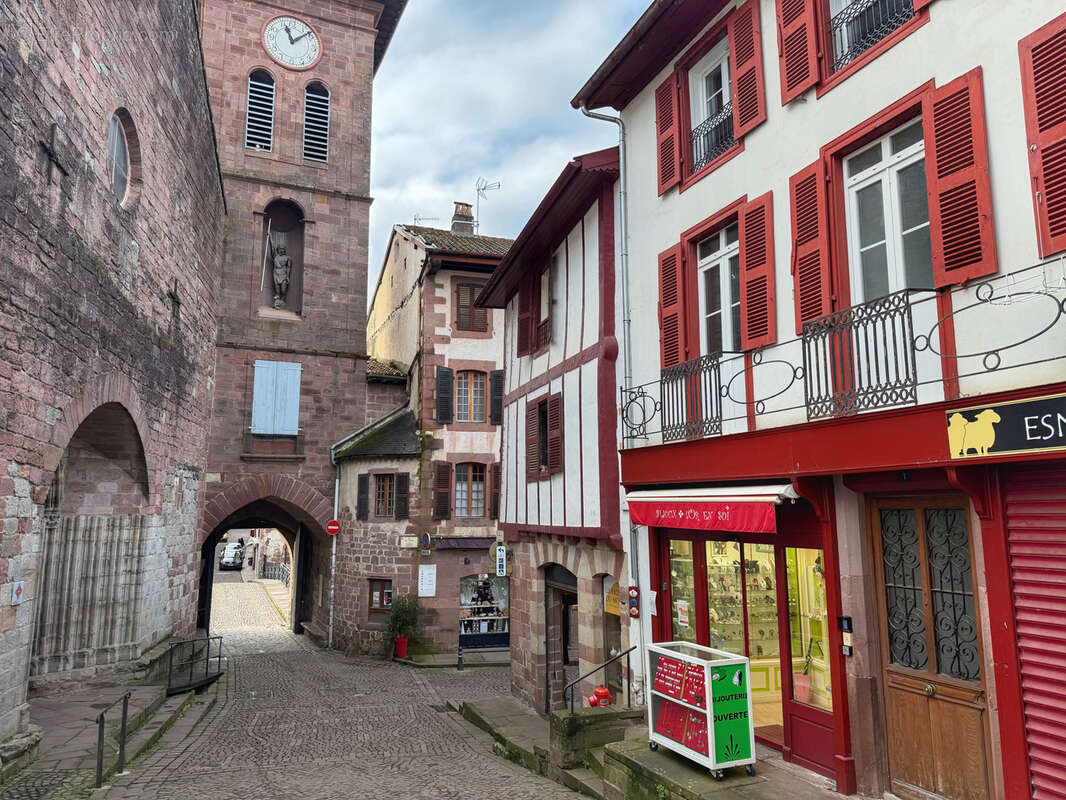 Commerce à SAINT-JEAN-PIED-DE-PORT