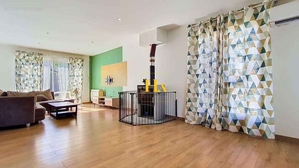 EXCLUSIVITÉ - BÉSAYES : Maison de plain-pied d'environ 113m² avec piscine et garage indépendant de 60 m² à fort potentiel - photo 9