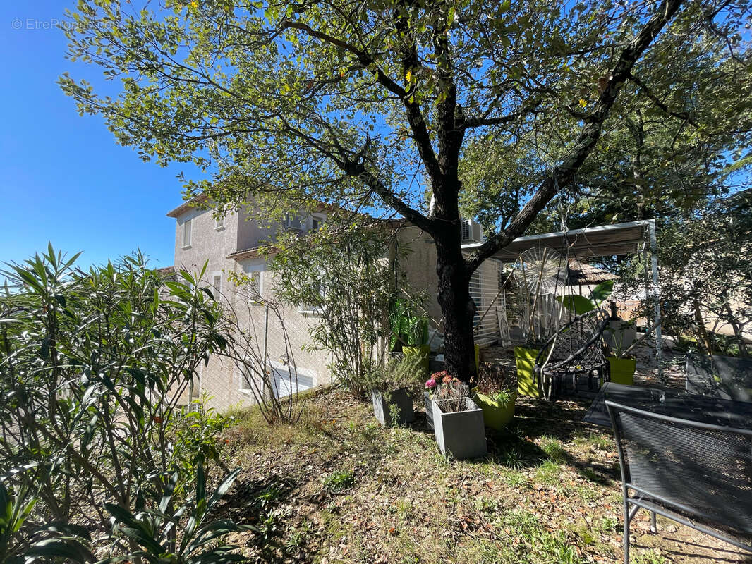 Maison à SAINT-HILAIRE-DE-BRETHMAS