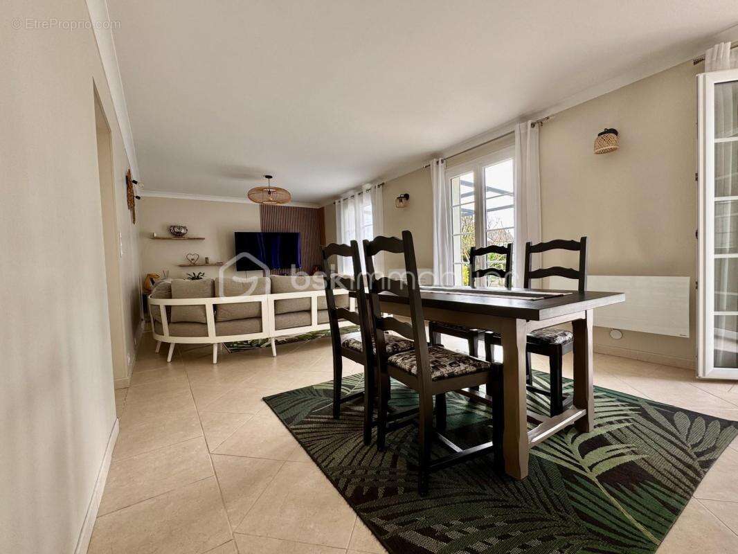 Maison à ESTREES-SAINT-DENIS