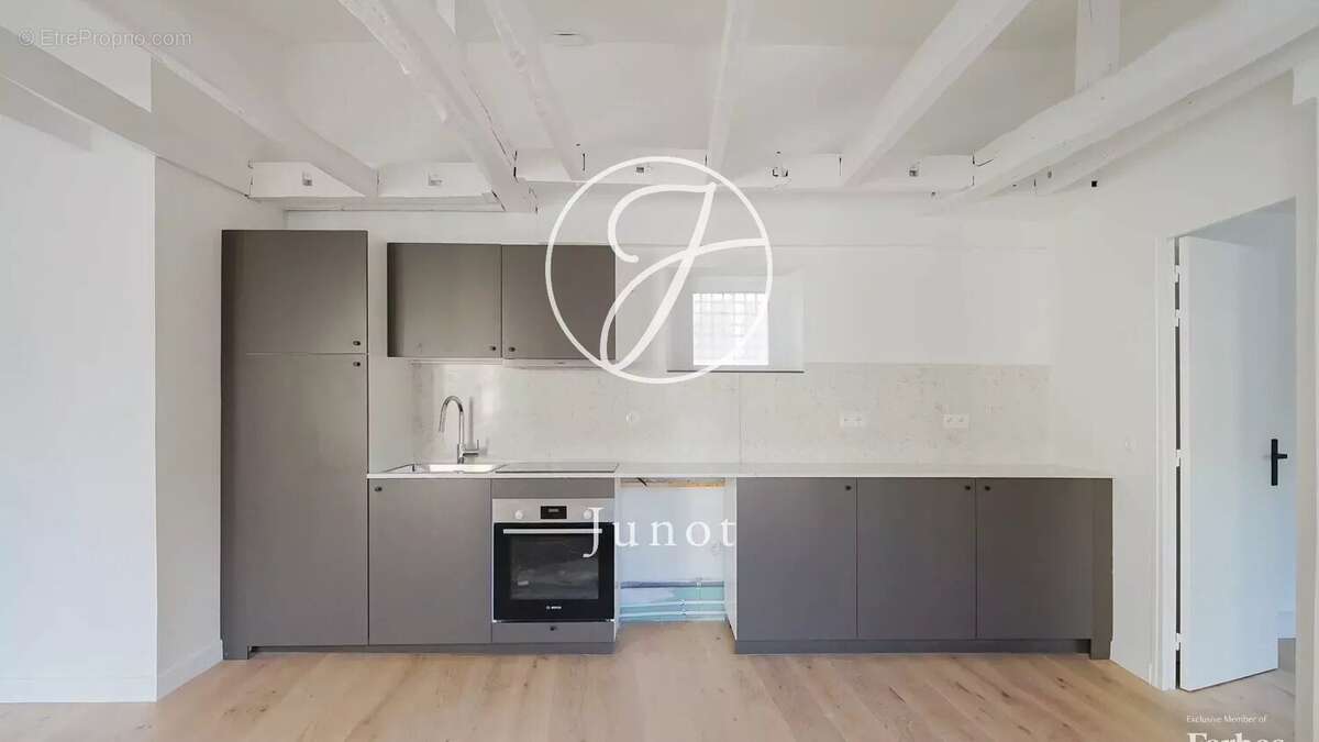 Appartement à PARIS-3E