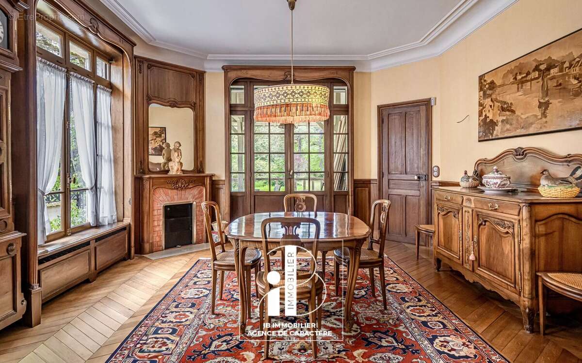 Maison à FONTAINEBLEAU