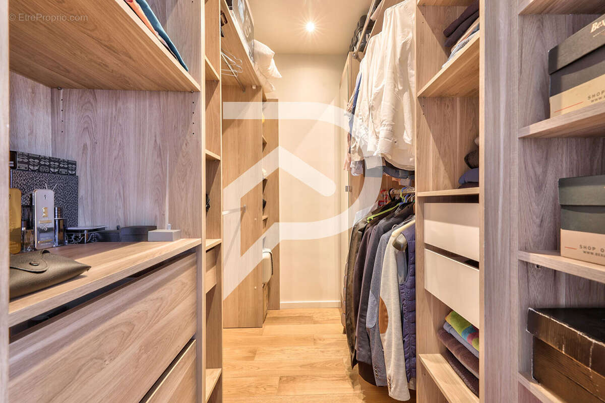 Appartement à PARIS-8E