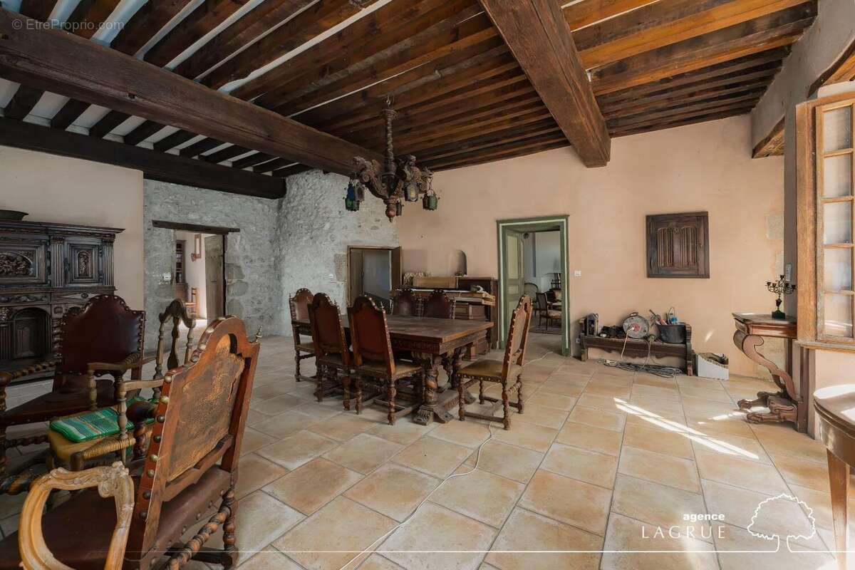   - Maison à CHAVROCHES