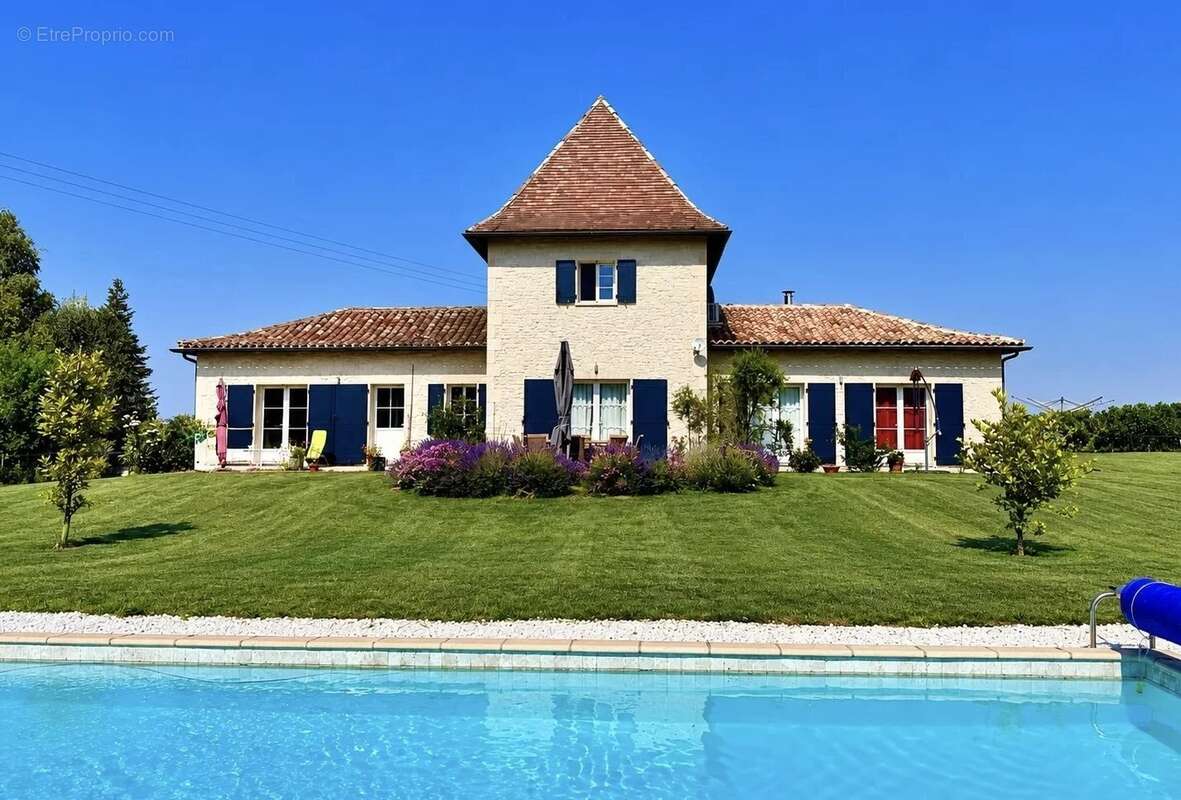 Une maison moderne et élégante avec une vue imprenable - photo 3