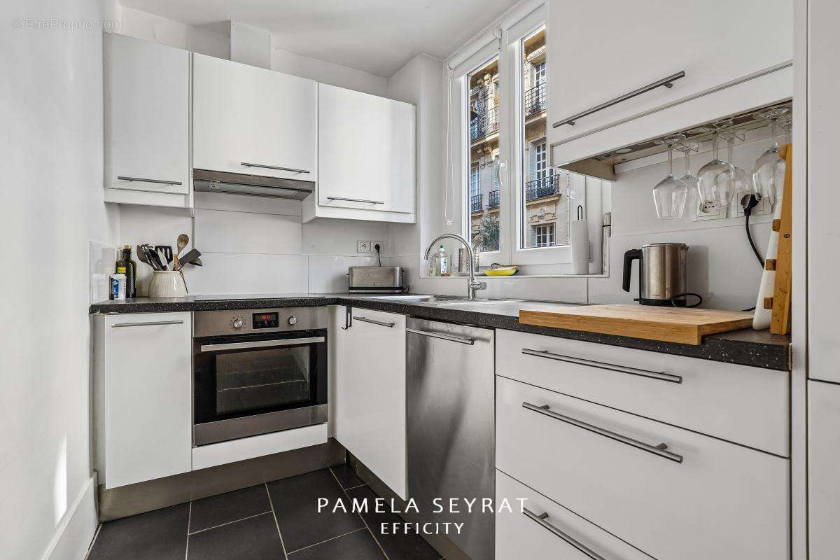 Appartement à PARIS-17E