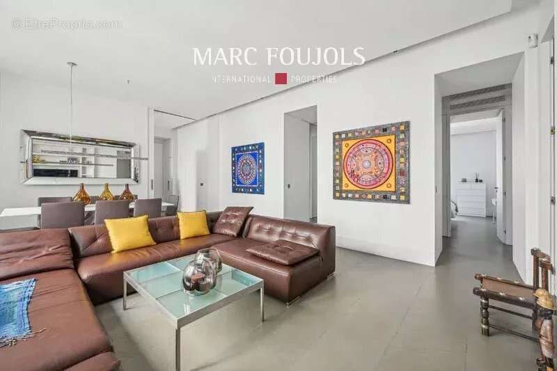 Appartement à PARIS-8E