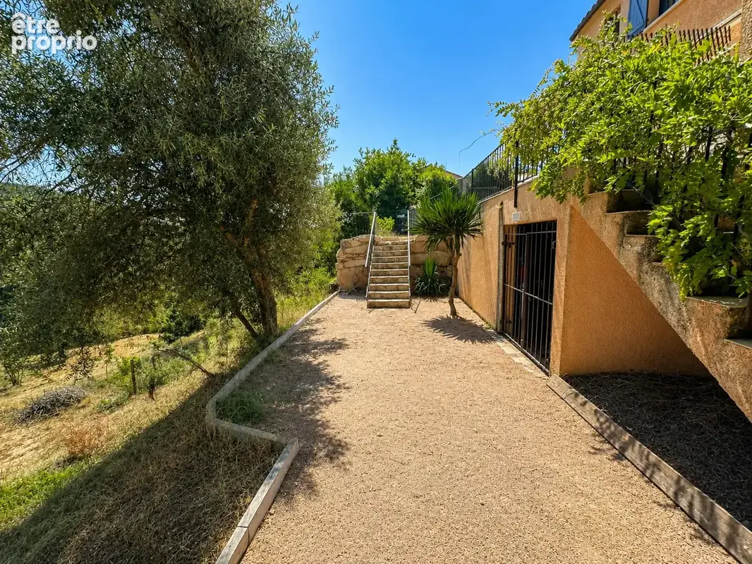 Villa de 120 m2 avec appartement indépendant — Terrain de 965 m2 — Piscine - photo 3
