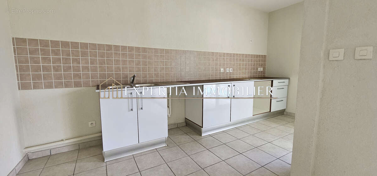 Appartement T4 de 87m2 à vendre quartier BADUEL à CAYENNE - photo 2