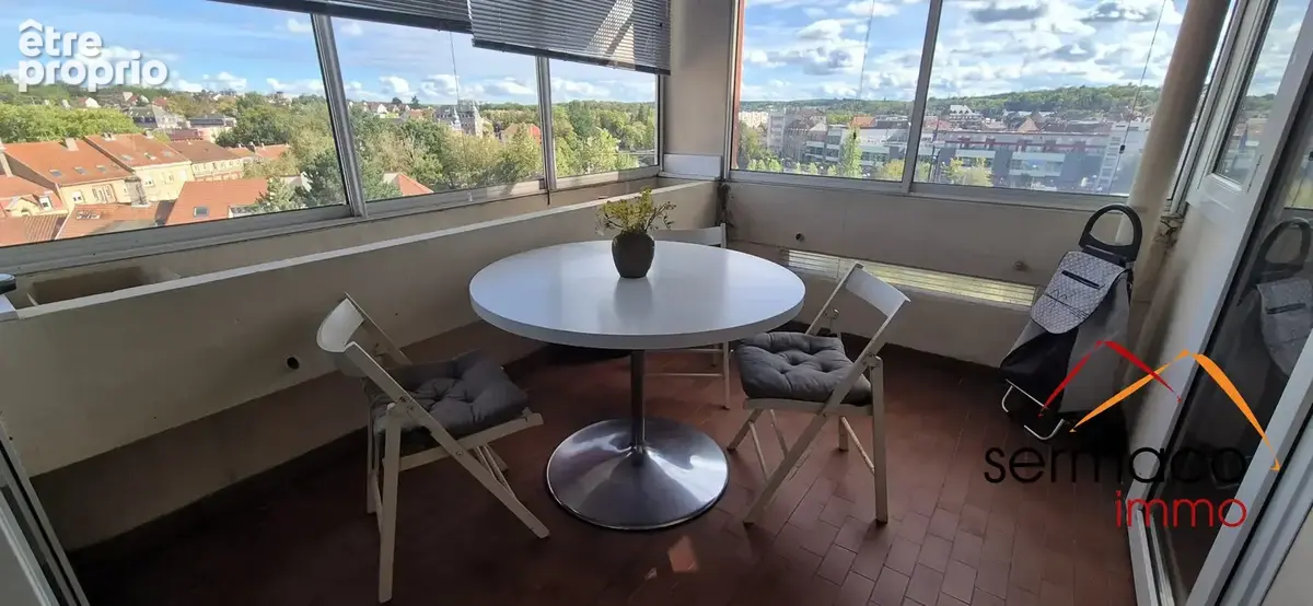 loggia fermée avec vue