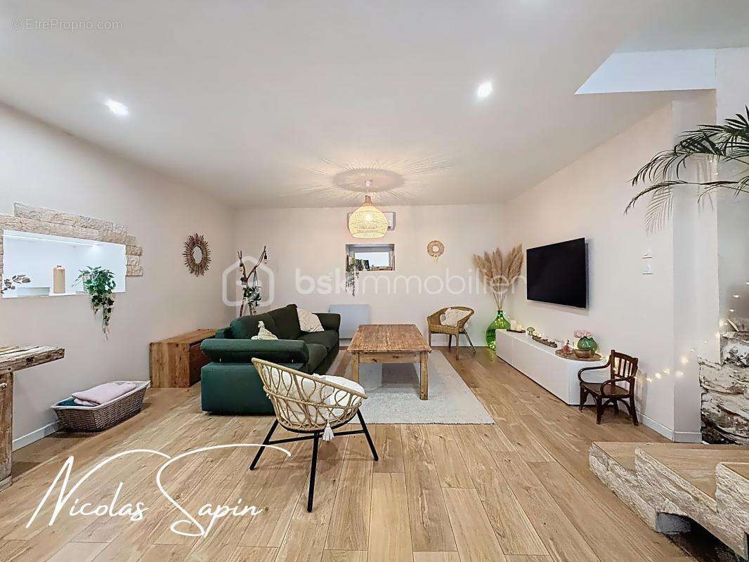 Maison à NOTRE-DAME-DE-MESAGE