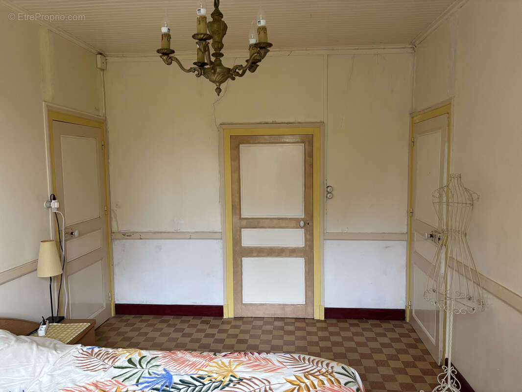 Maison à VICQ-EXEMPLET