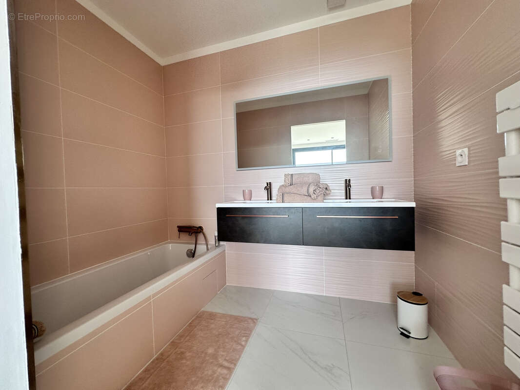 Maison à LES ISSAMBRES