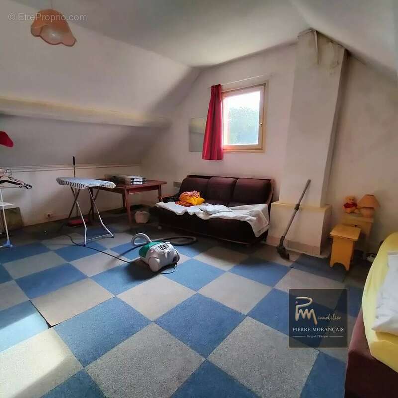 Maison à MONTREUIL-LE-HENRI