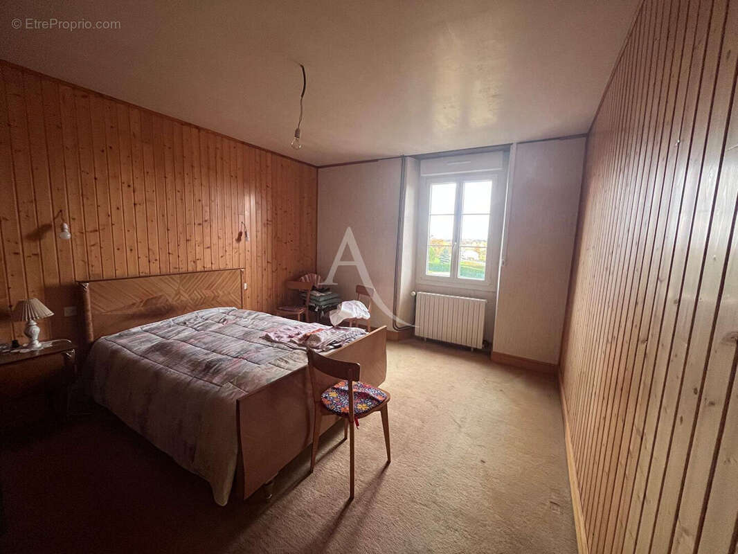 Maison à LE GENEST-SAINT-ISLE