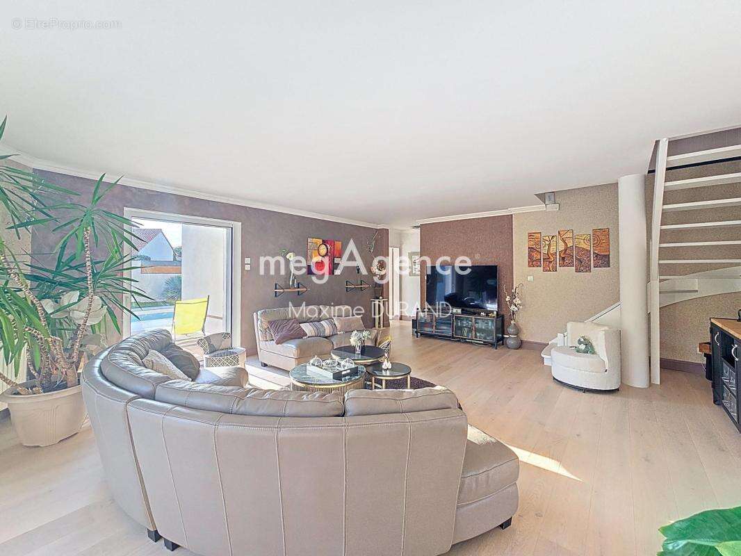 Maison familiale avec vaste pièce de vie et suite parentale de plain-pied à Cholet - photo 4