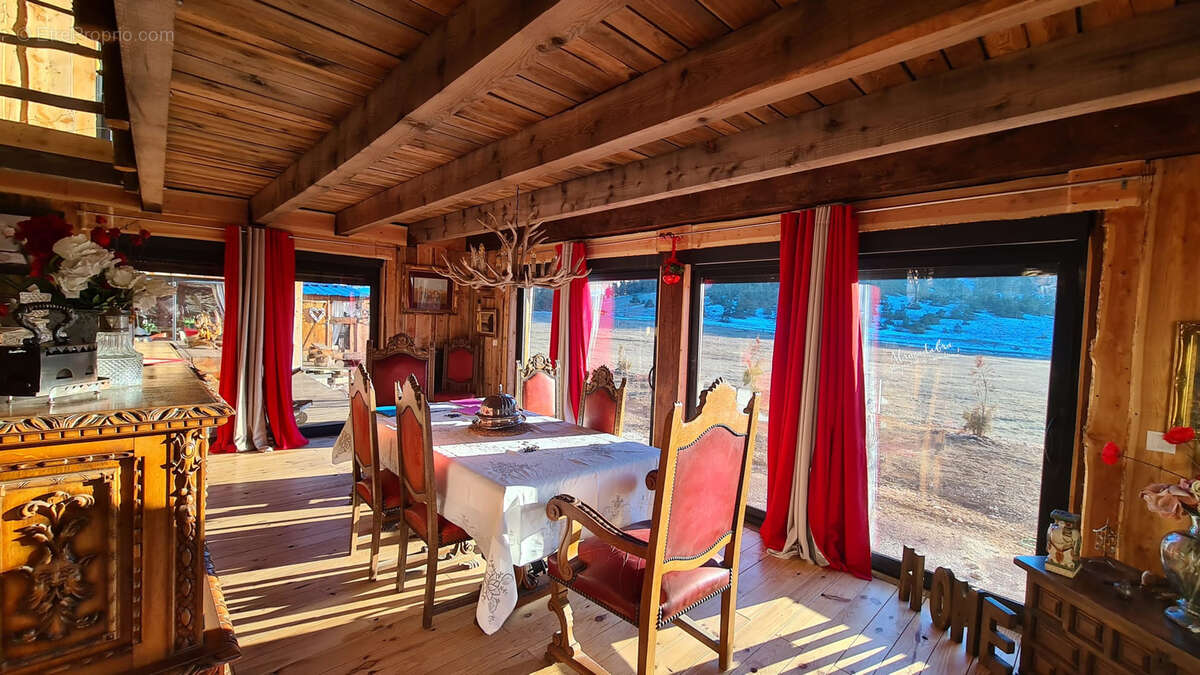 Maison à GREOLIERES