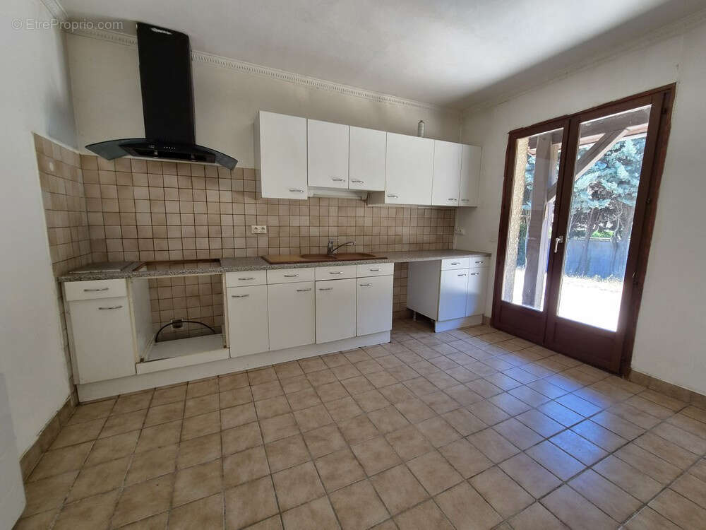 Maison 4 pièces de 91 m2 avec sous-sol complet   Le Péage-de-Roussillon   Proche gare - photo 6