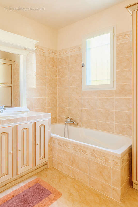 Maison à BESSE-SUR-ISSOLE