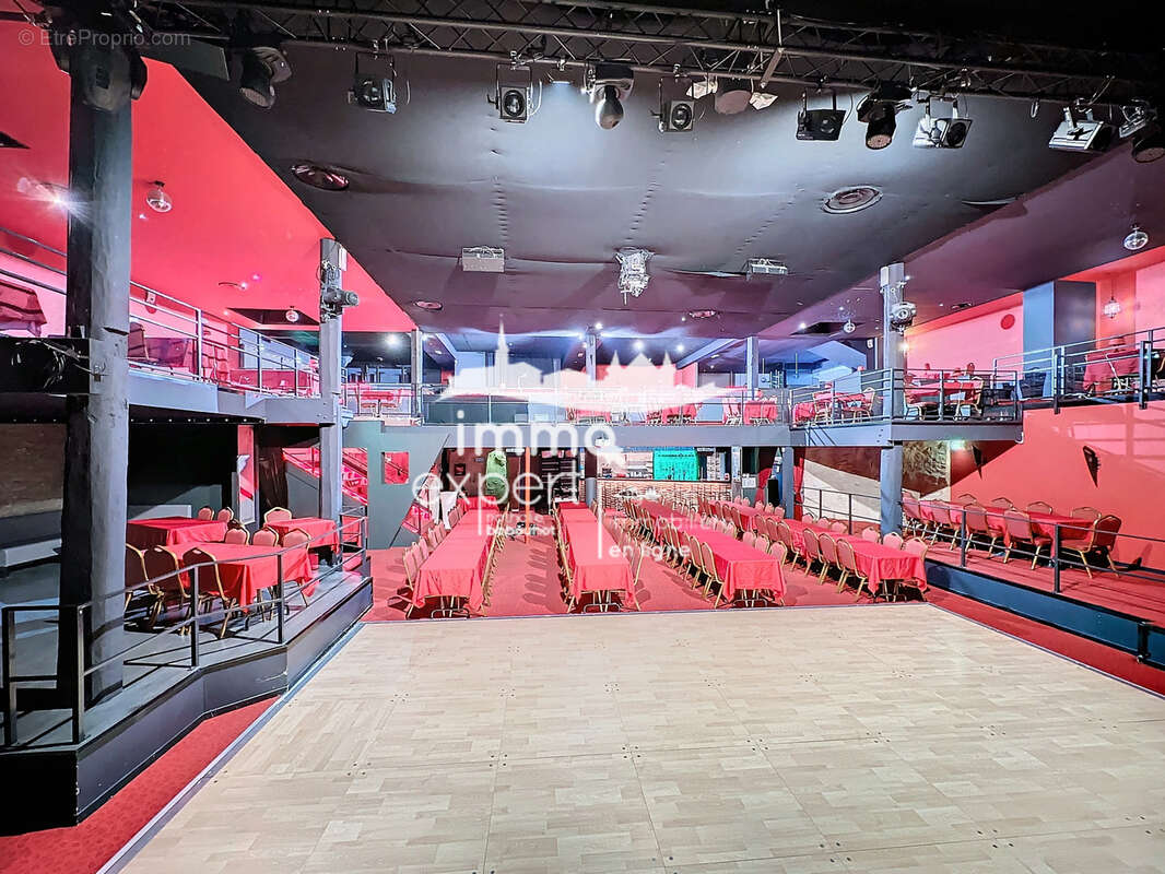 CHARMES   Murs commerciaux d'exception de 1 075 m2   Restaurant, Bar & Salle de Spectacle - photo 17