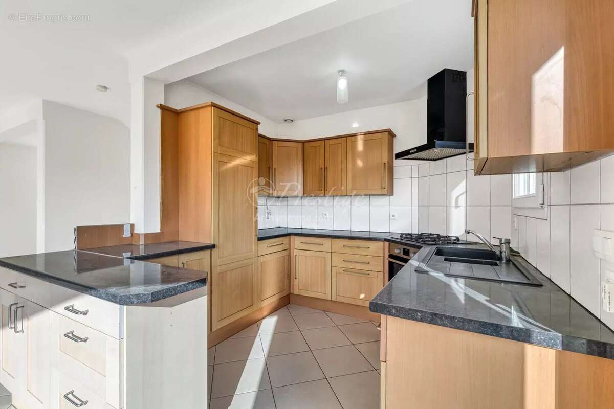 Maison à BRISON-SAINT-INNOCENT