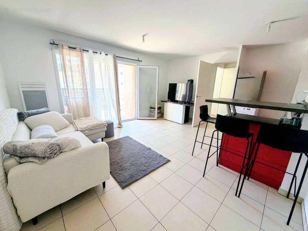 Appartement à SAINT-LAURENT-DU-VAR