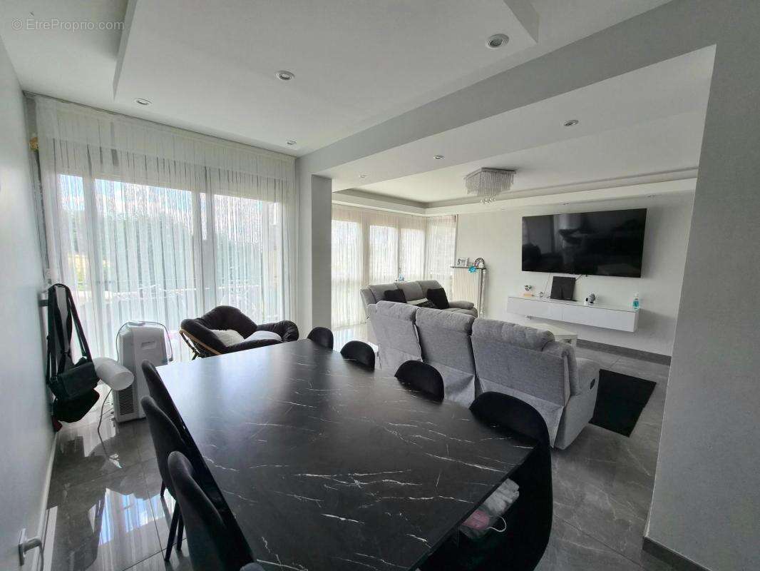 Grand appartement rénové avec balcons et suite parentale - photo 6