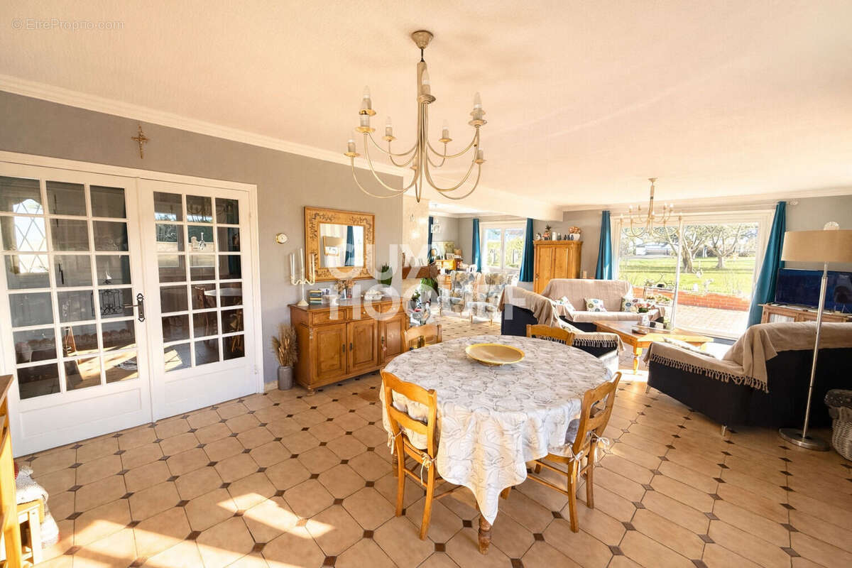 Maison à BONNINGUES-LES-ARDRES