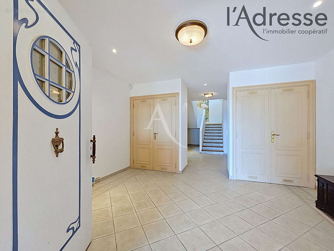 Villa d'exception sur les hauteurs de Mandelieu ! - photo 15
