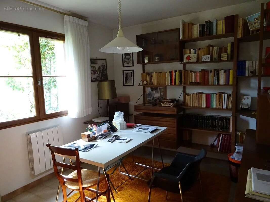 Maison à VENEUX-LES-SABLONS