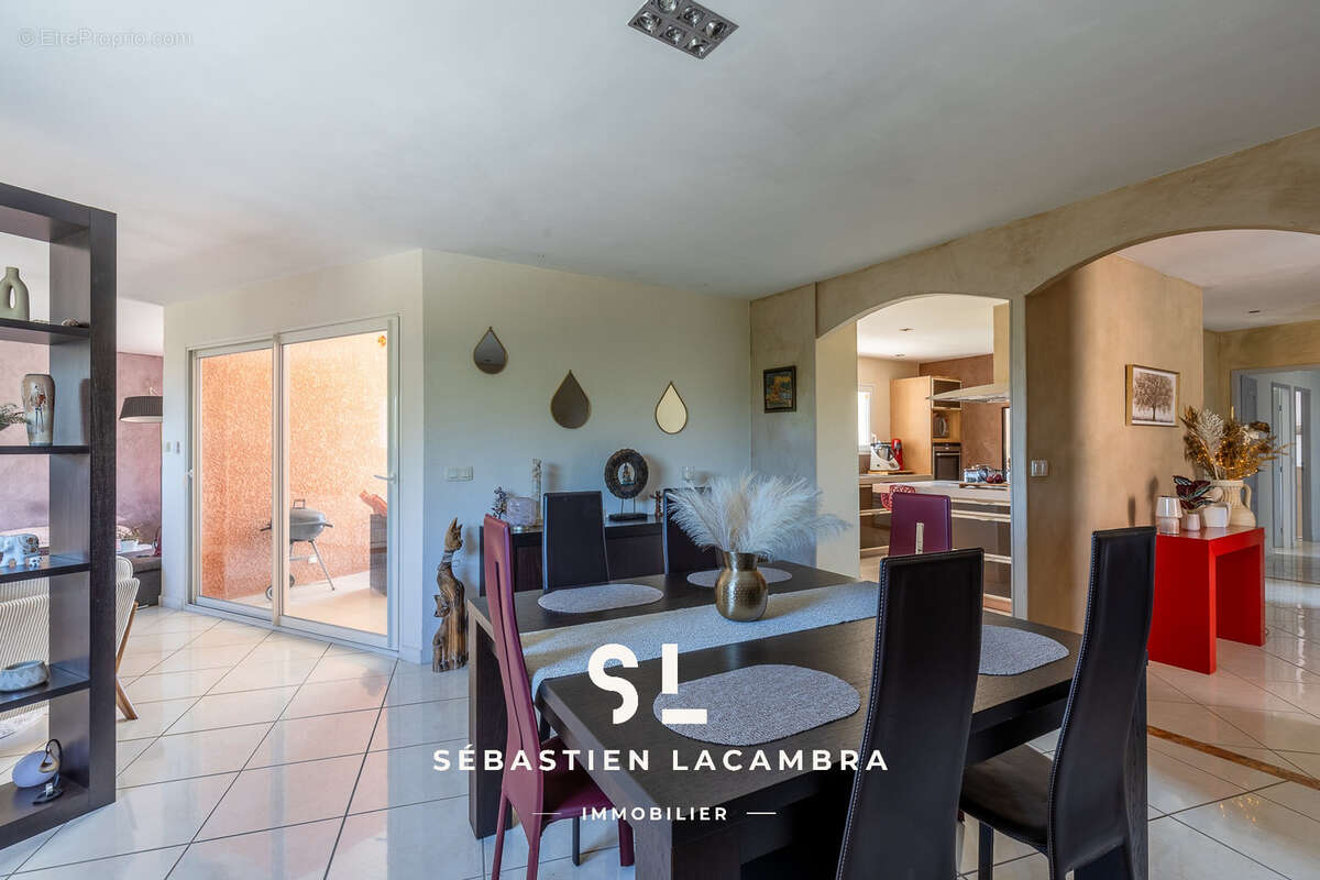 Maison de plain-pied avec piscine, 4 chambres et 3 008 m2 de terrain - photo 10