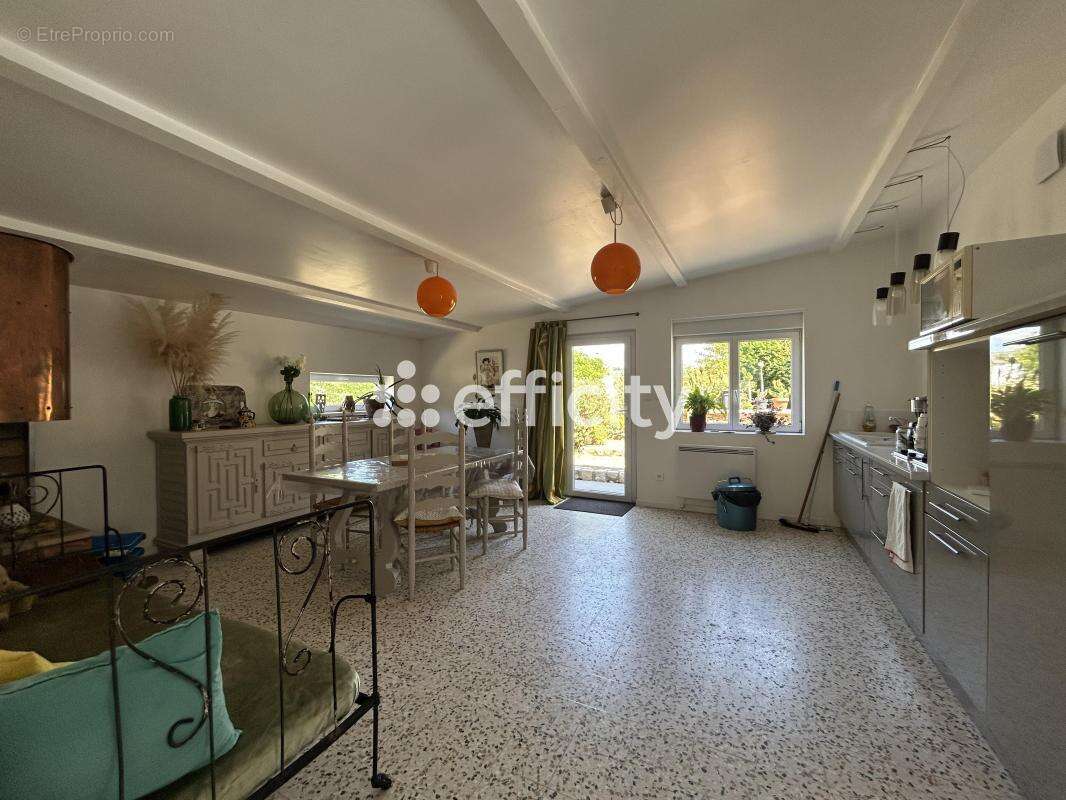 Maison à COMMELLE-VERNAY