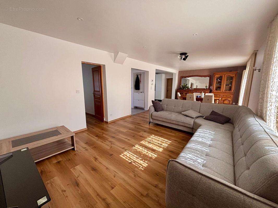 COUP DE COEUR À CHALLUY  Maison familiale de 130 m² avec terrain de 1 045 m² - photo 4