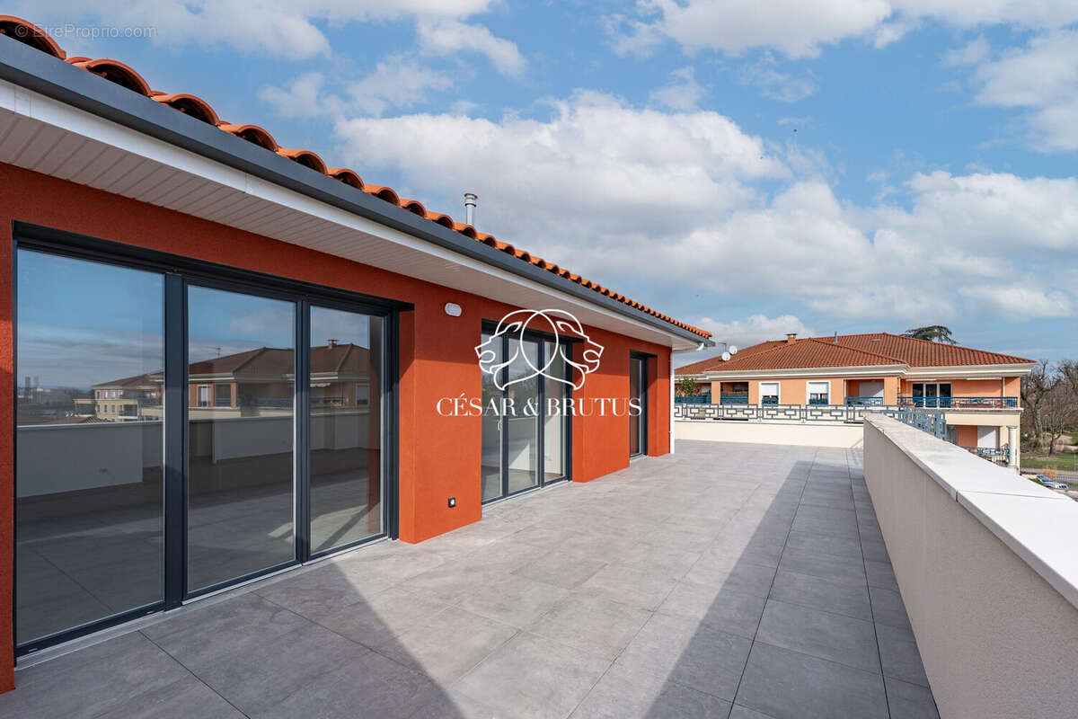 Appartement à MEYZIEU