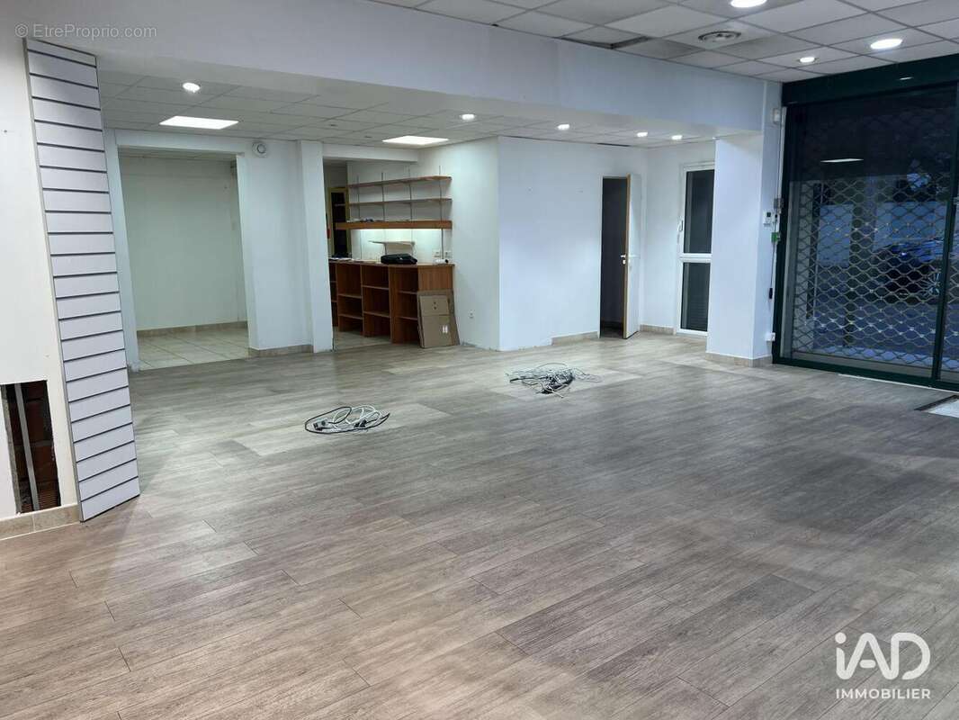 Photo 2 - Commerce à FLEURY