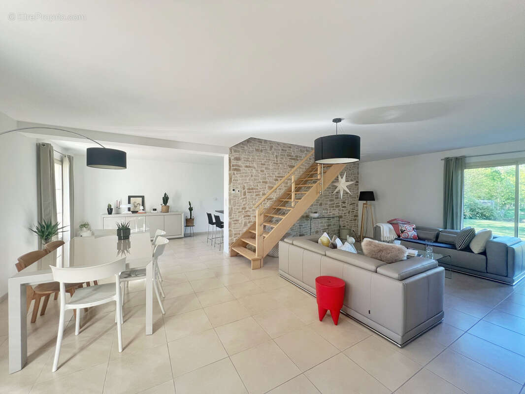 Maison à MAGNE
