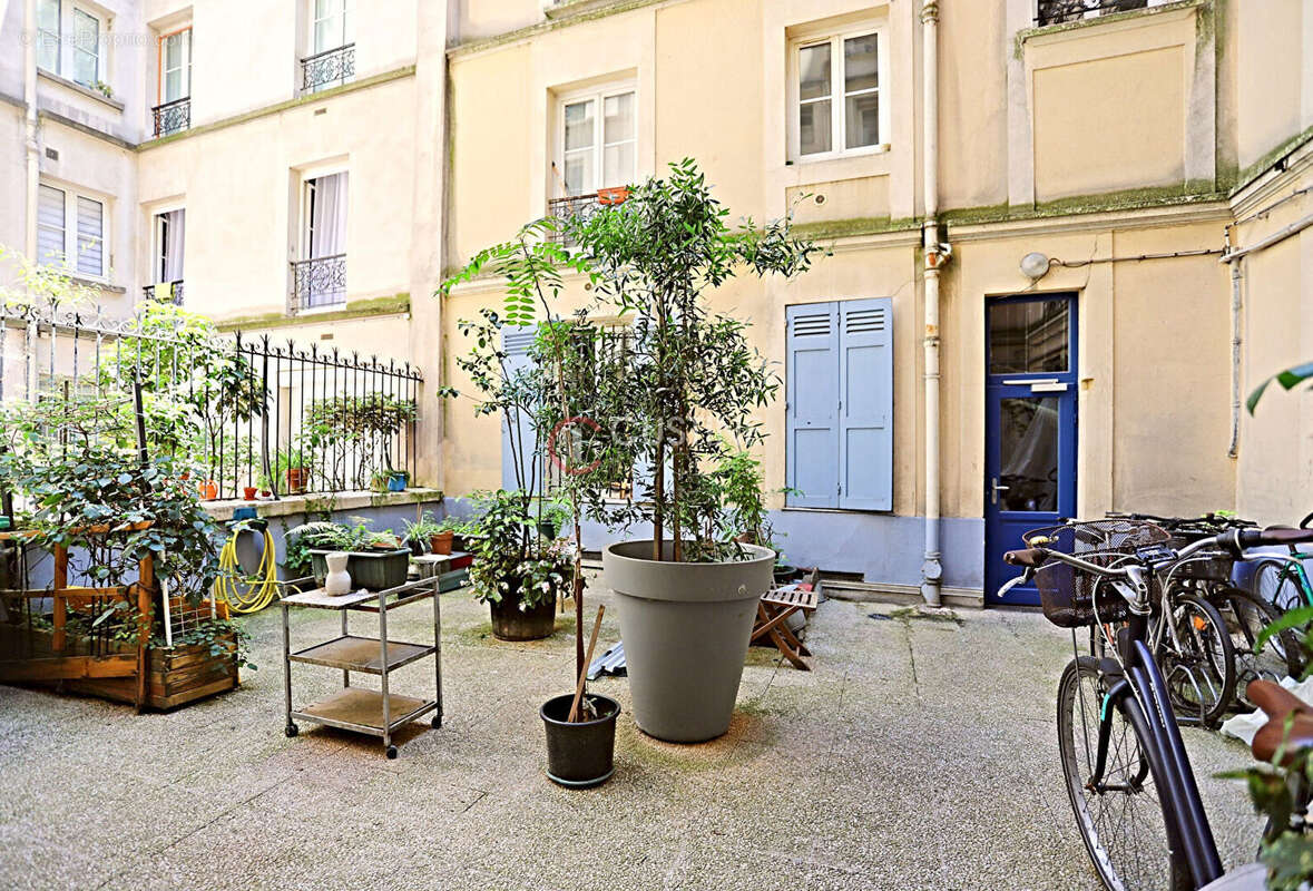 Charmant 2pièces au calme absolu - 3ème étage sur cour - Paris 18e - vendu loué 750  charges comprises - photo 9