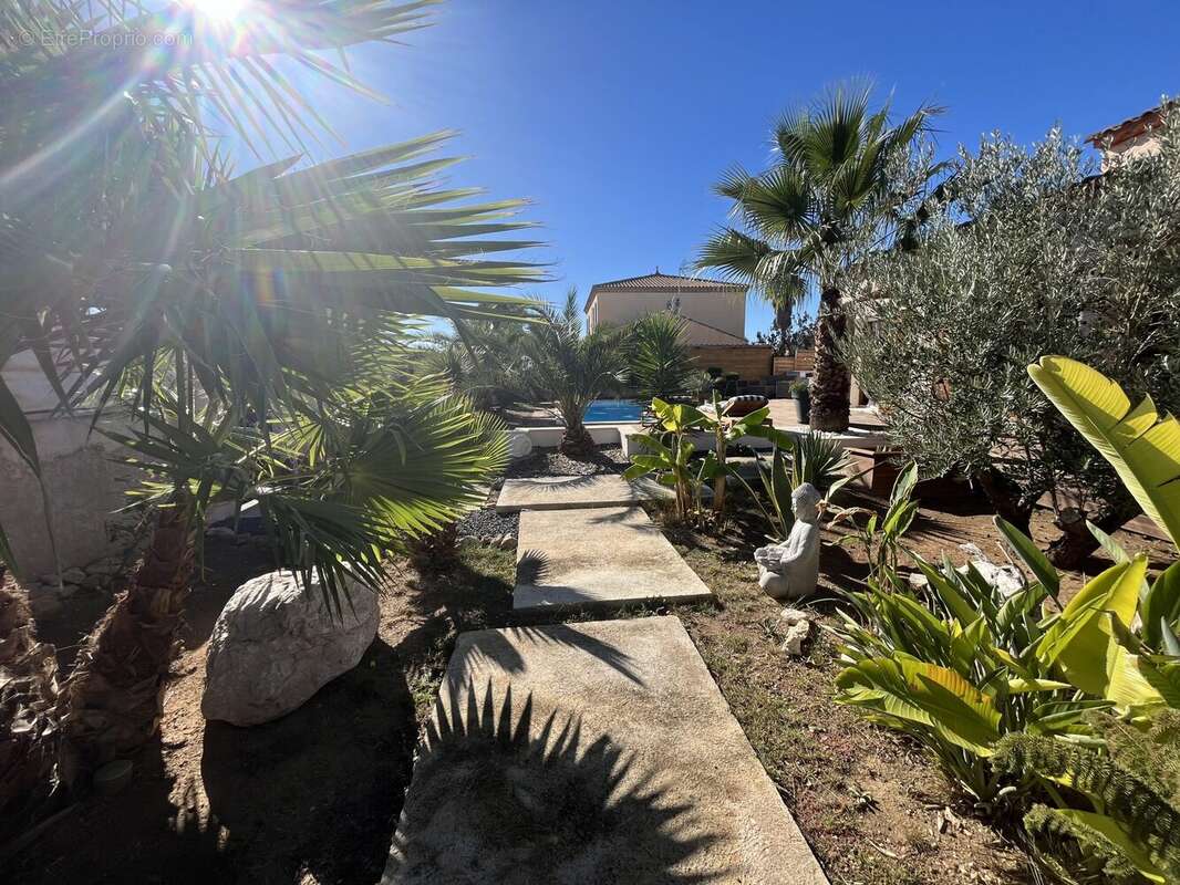 Maison à VIC-LA-GARDIOLE