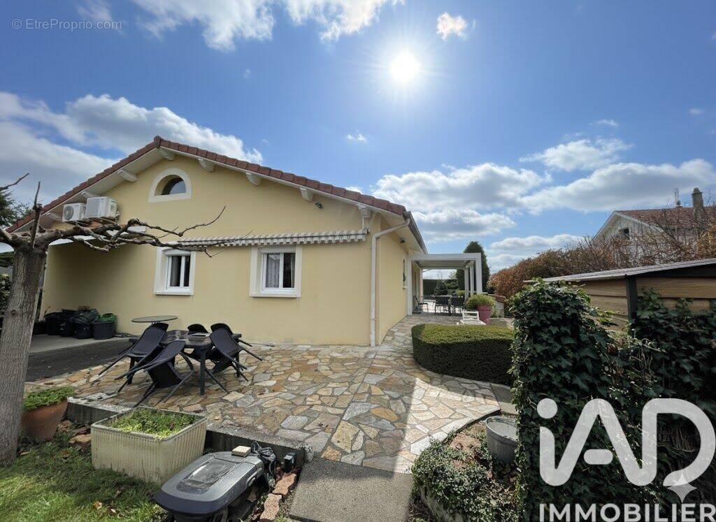 Photo 1 - Maison à VEAUCHE