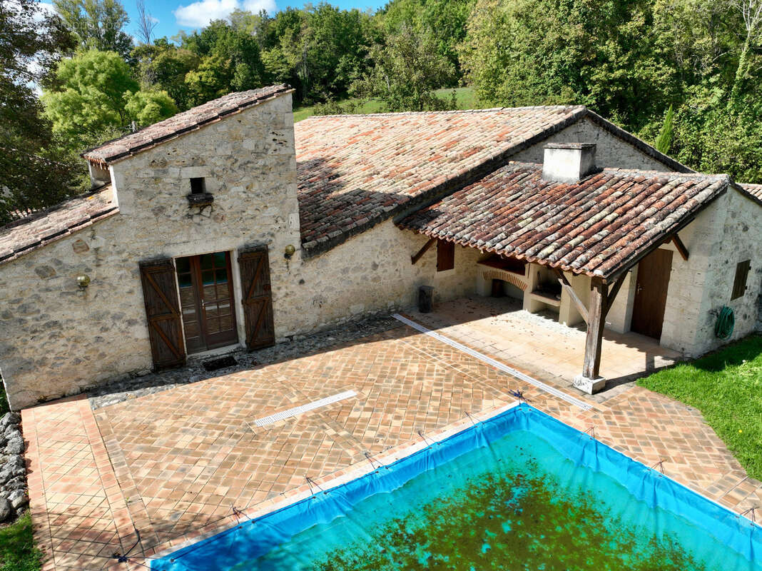 Maison à SAINT-MARTIN-DE-BEAUVILLE