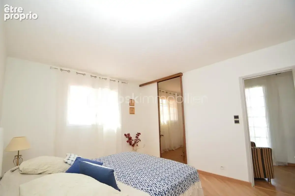 Belle villa familiale avec piscine, 151 m² et carport - photo 16