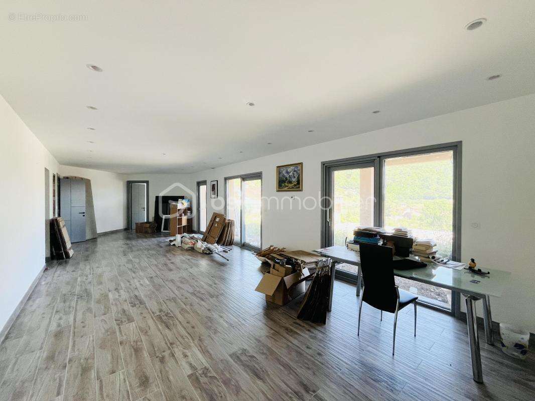 Maison à VILLE-SUR-JARNIOUX