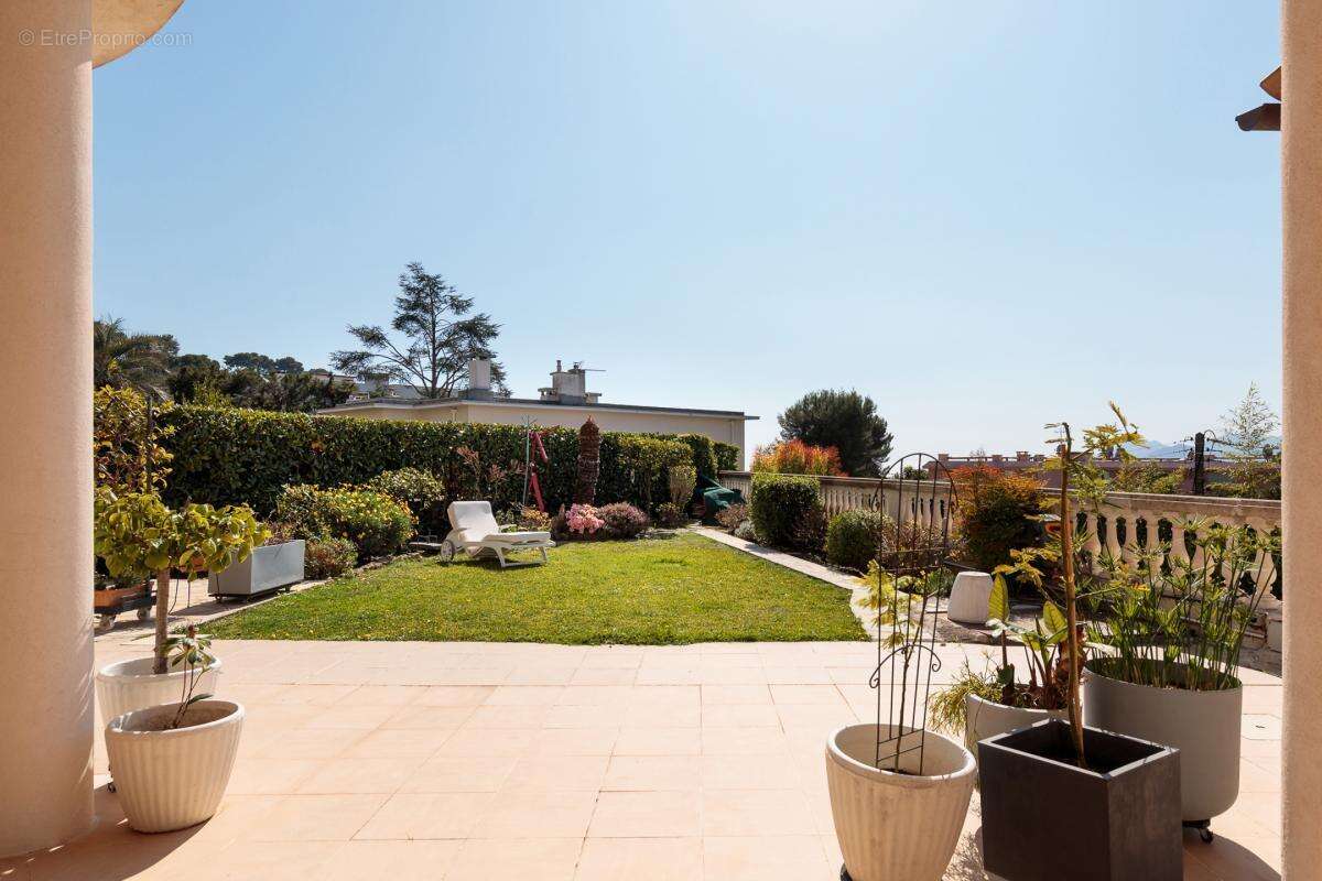 Appartement à LE CANNET