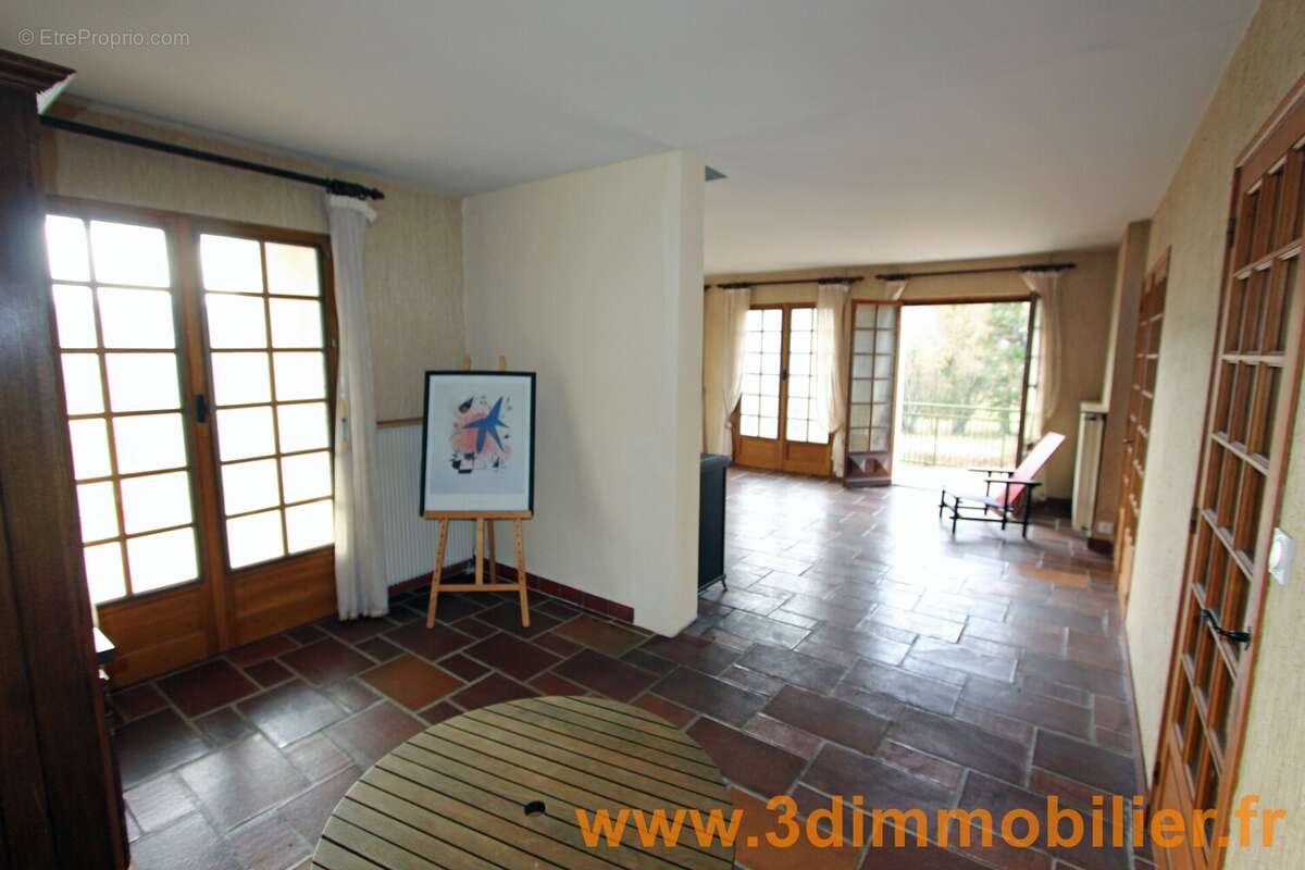 ETAGE 1 : SEJOUR-SALON - Maison à LONS-LE-SAUNIER