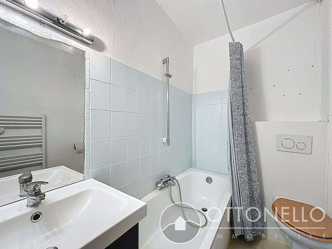 Appartement à ROQUEBRUNE-SUR-ARGENS