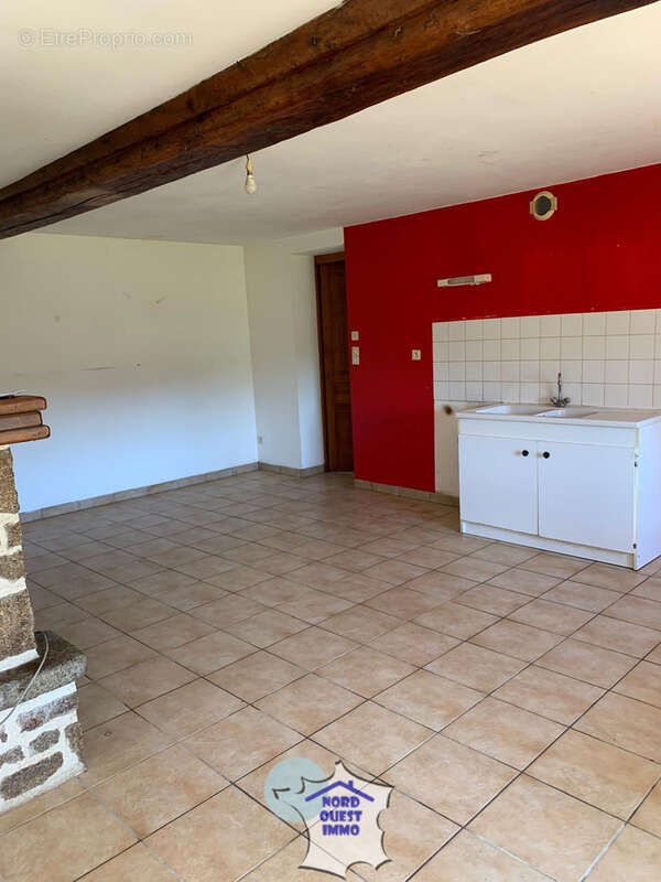 Maison à AMBRIERES-LES-VALLEES