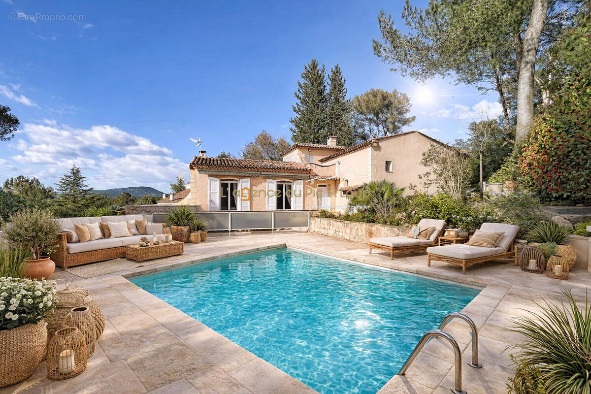 Maison à SAINT-CLEMENT-DE-RIVIERE