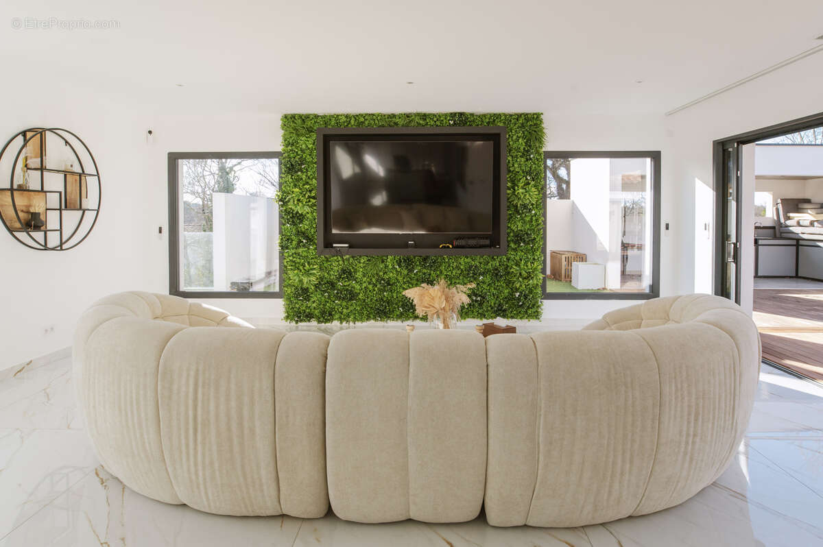 Maison à VILLEVIEILLE